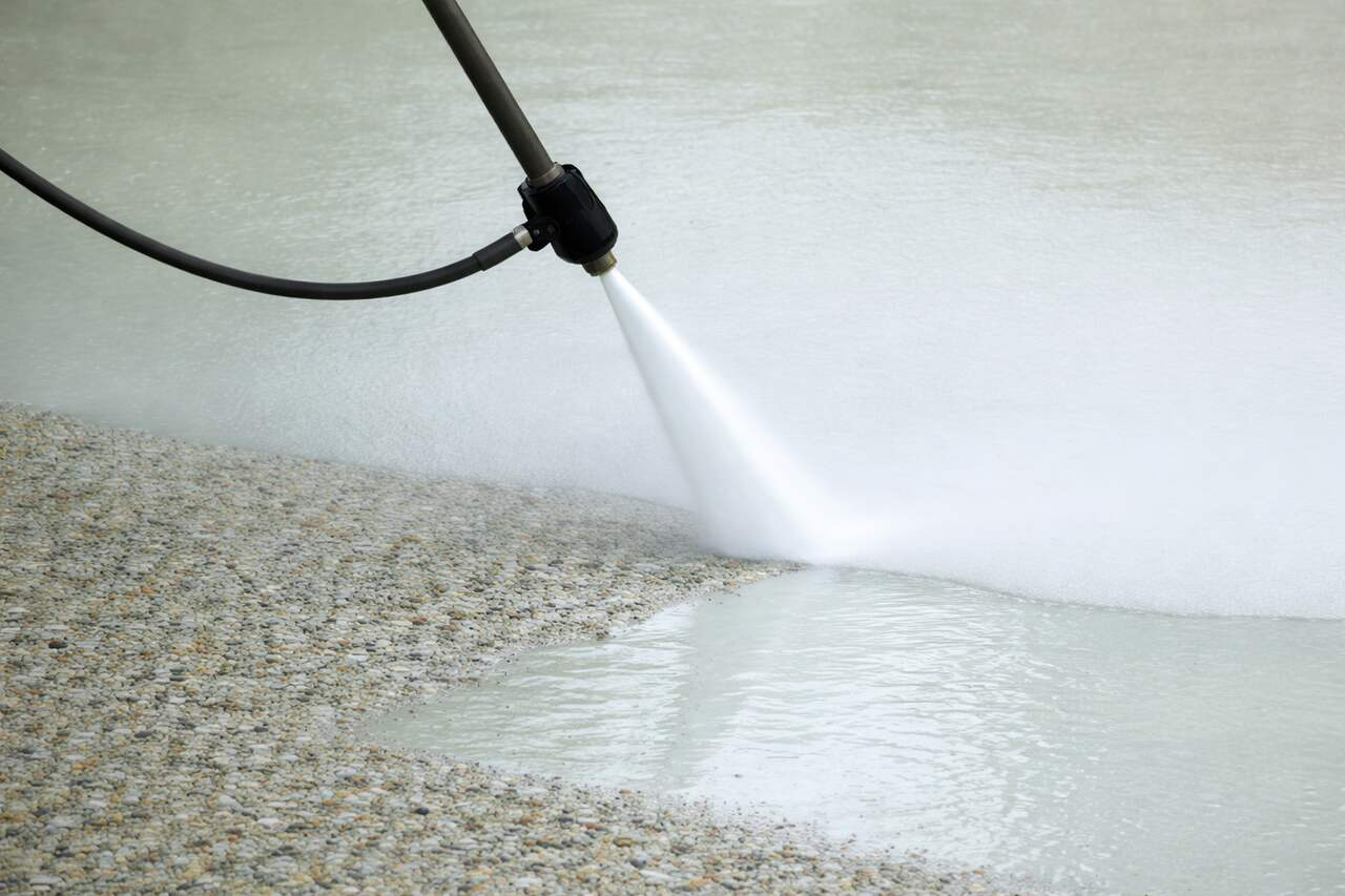 Polyurea waterproofing spray application